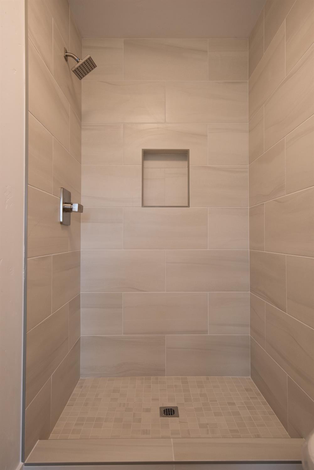 606 Hartley Dr, Modesto, CA 95356