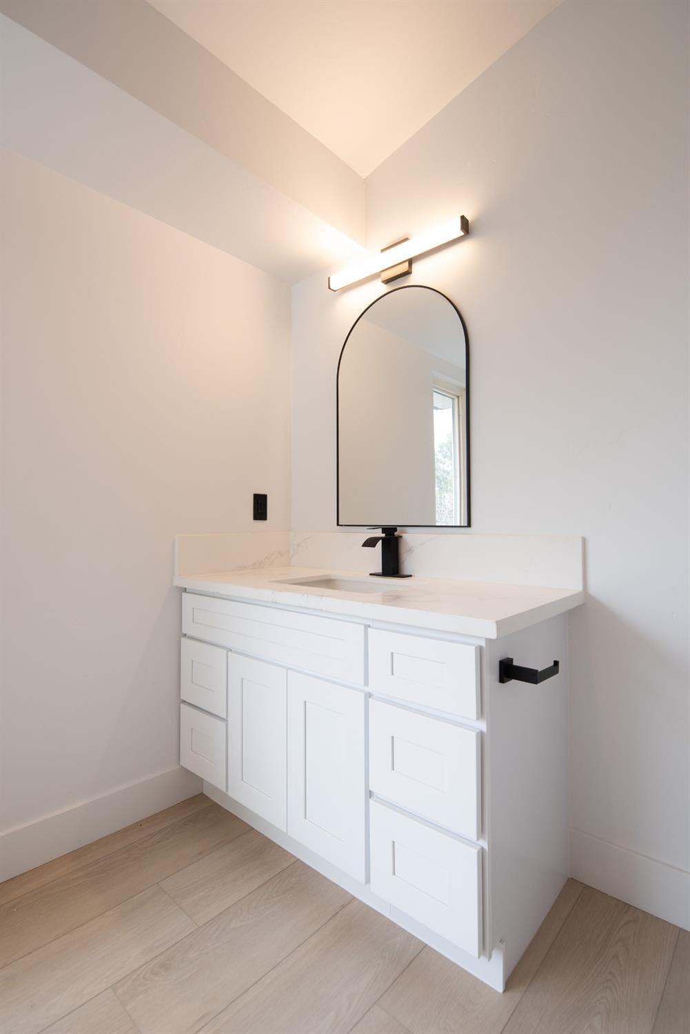 606 Hartley Dr, Modesto, CA 95356