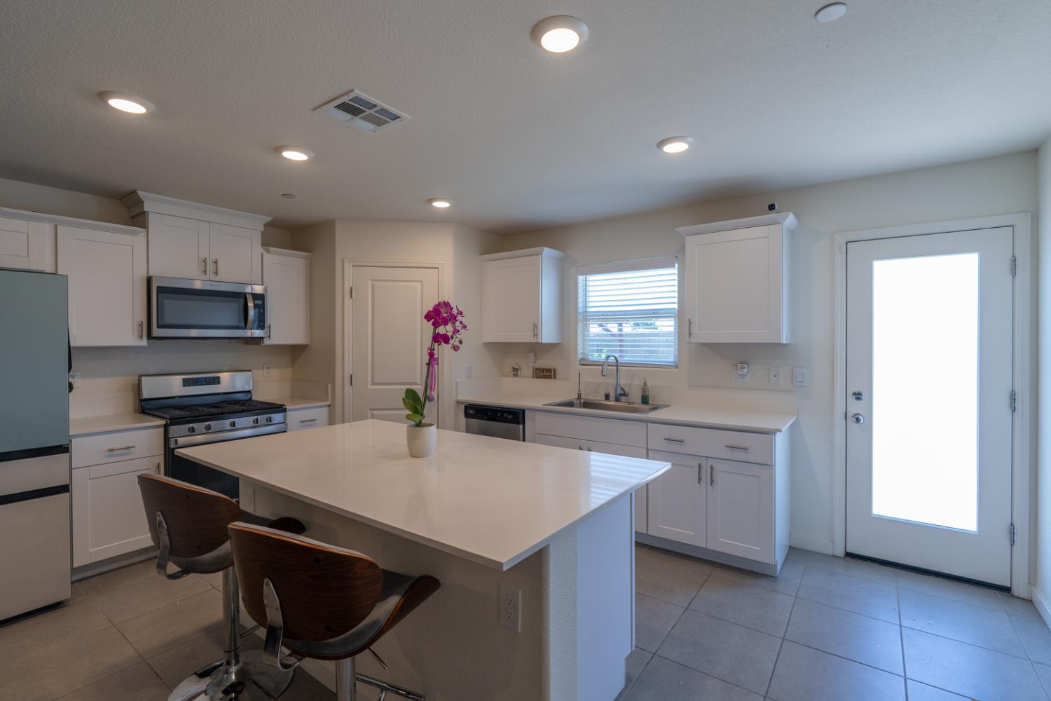 433 Stein Way, Waterford, CA 95386