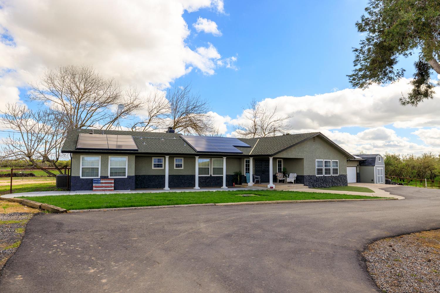 10606 Pioneer Ave, Oakdale, CA 95361