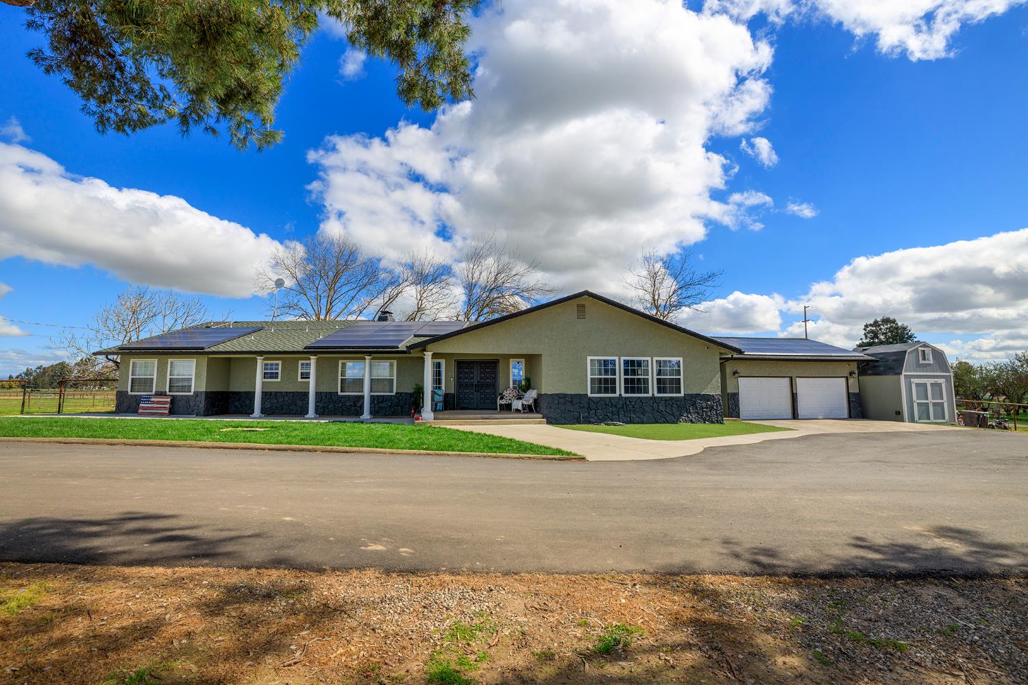 10606 Pioneer Ave, Oakdale, CA 95361
