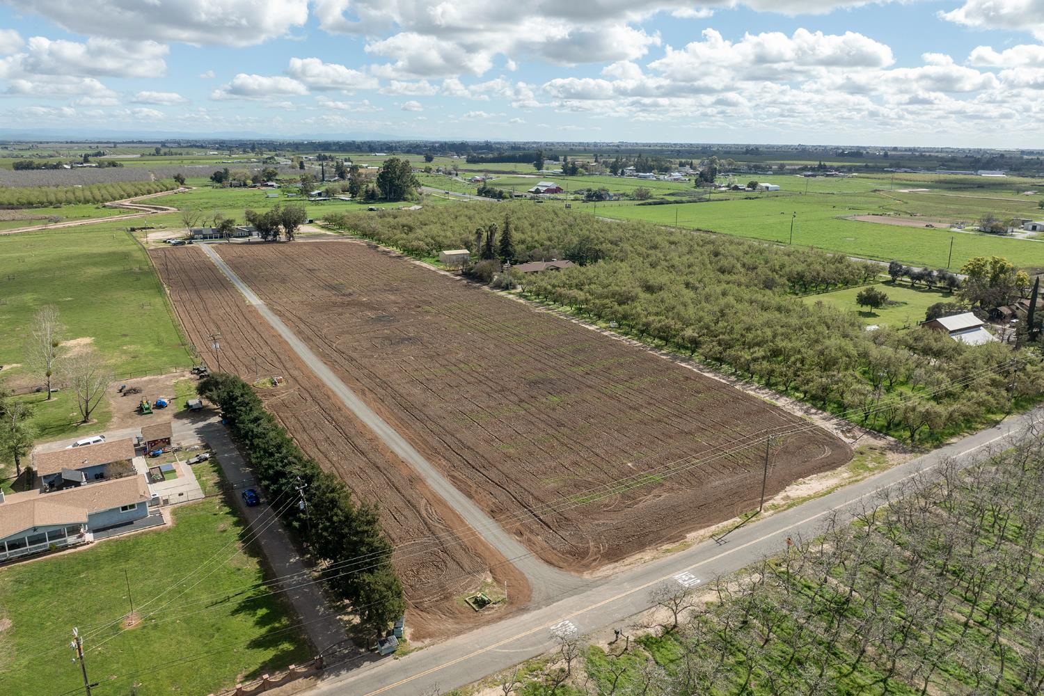 10606 Pioneer Ave, Oakdale, CA 95361