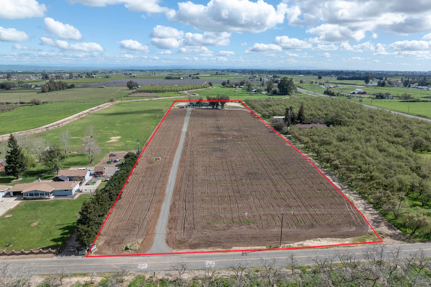 10606 Pioneer Ave, Oakdale, CA 95361