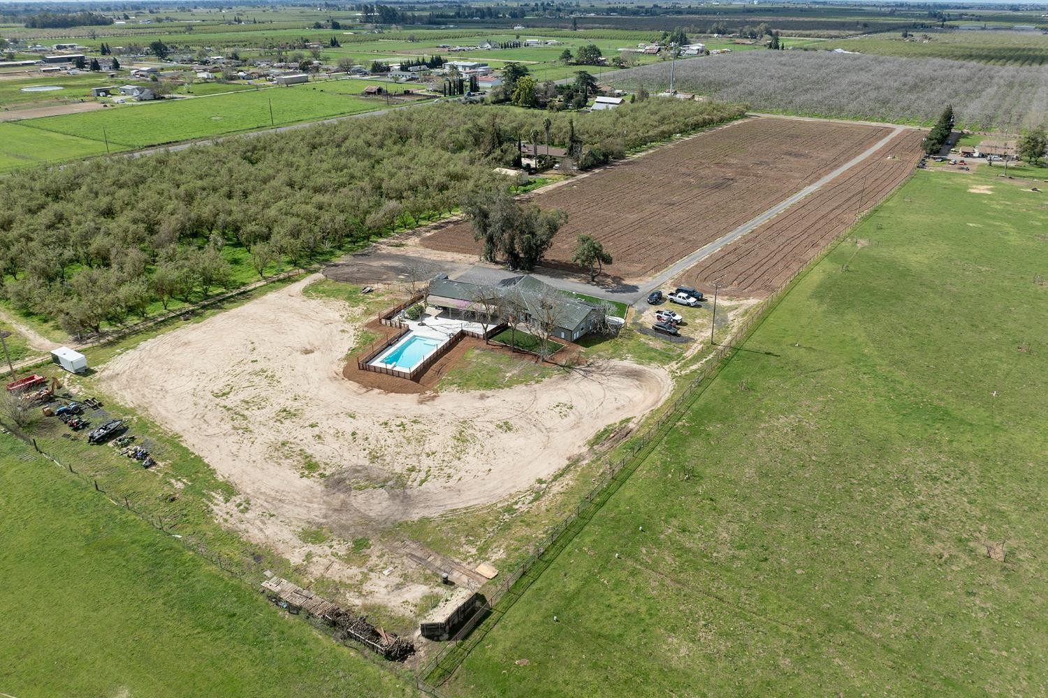 10606 Pioneer Ave, Oakdale, CA 95361