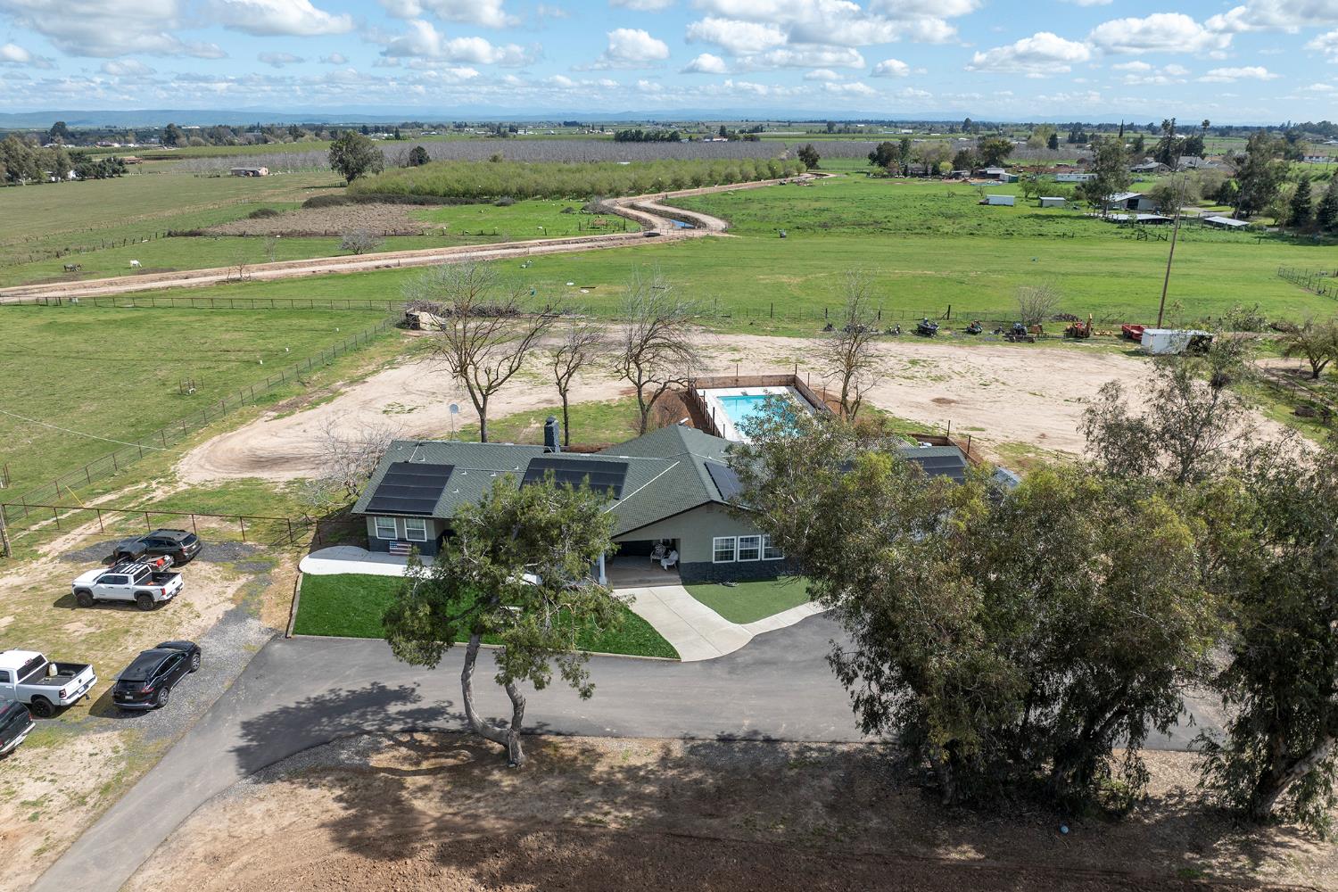 10606 Pioneer Ave, Oakdale, CA 95361