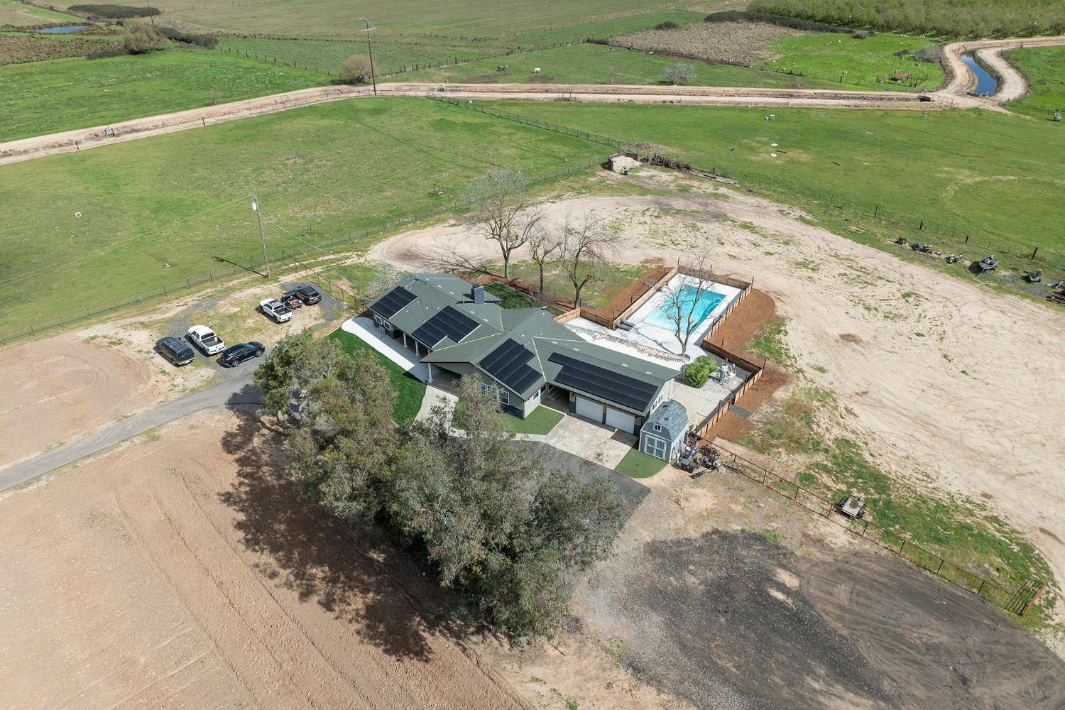 10606 Pioneer Ave, Oakdale, CA 95361