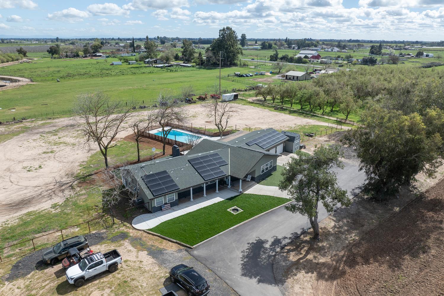 10606 Pioneer Ave, Oakdale, CA 95361