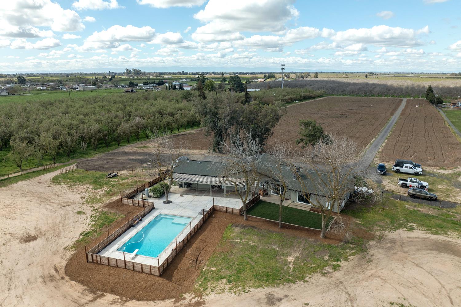 10606 Pioneer Ave, Oakdale, CA 95361