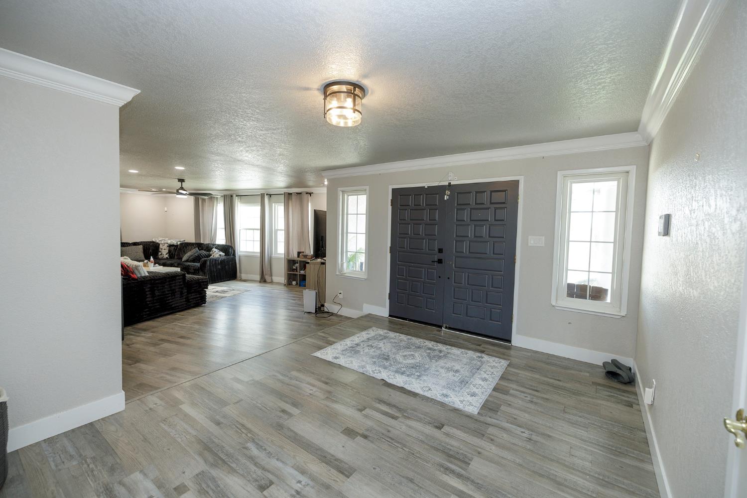 10606 Pioneer Ave, Oakdale, CA 95361