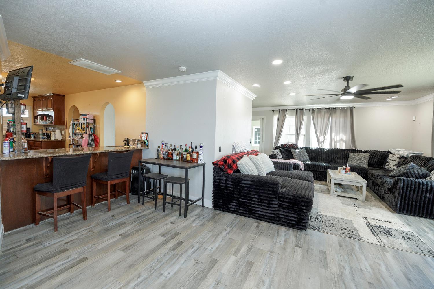 10606 Pioneer Ave, Oakdale, CA 95361