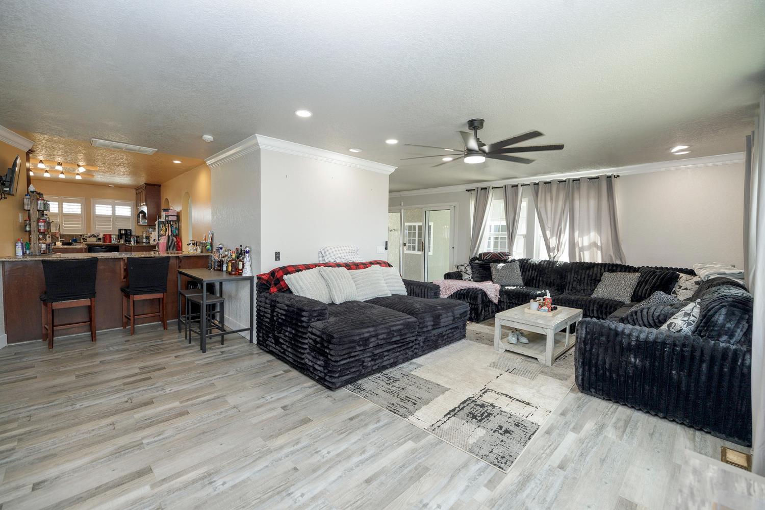 10606 Pioneer Ave, Oakdale, CA 95361