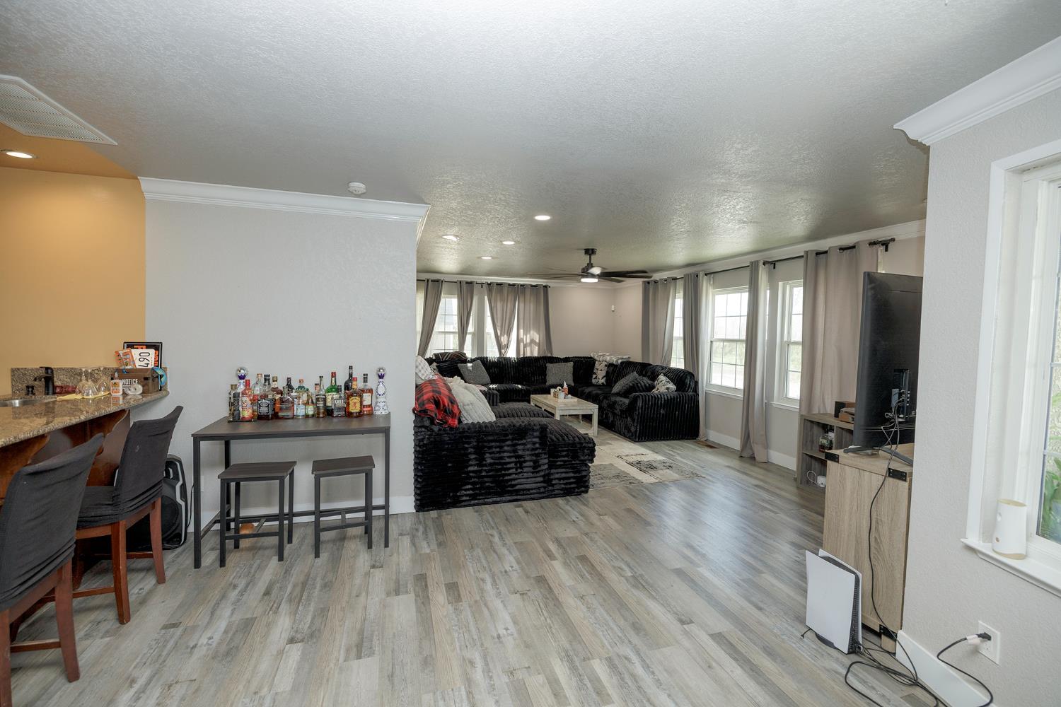 10606 Pioneer Ave, Oakdale, CA 95361