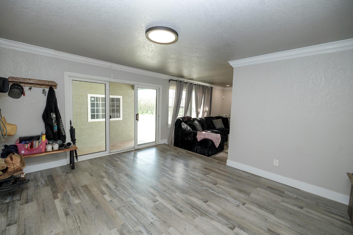 10606 Pioneer Ave, Oakdale, CA 95361