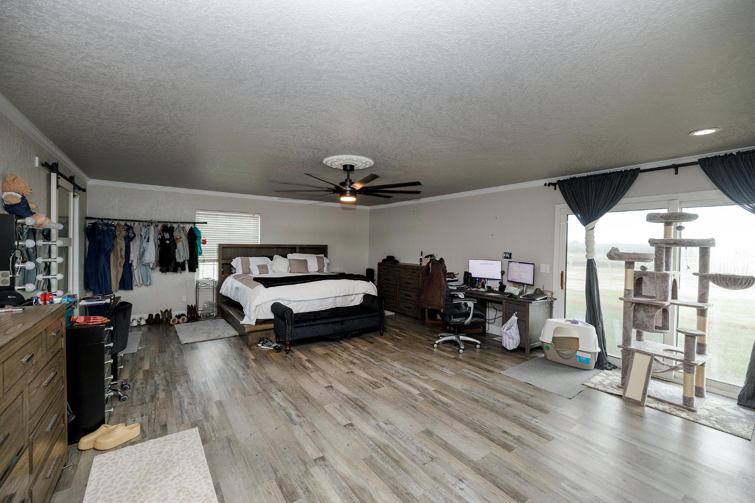 10606 Pioneer Ave, Oakdale, CA 95361