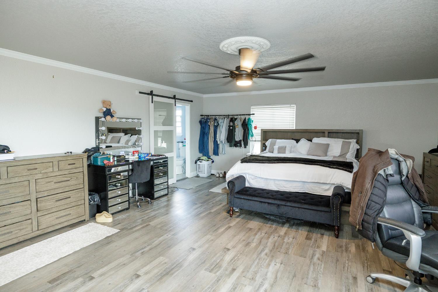 10606 Pioneer Ave, Oakdale, CA 95361