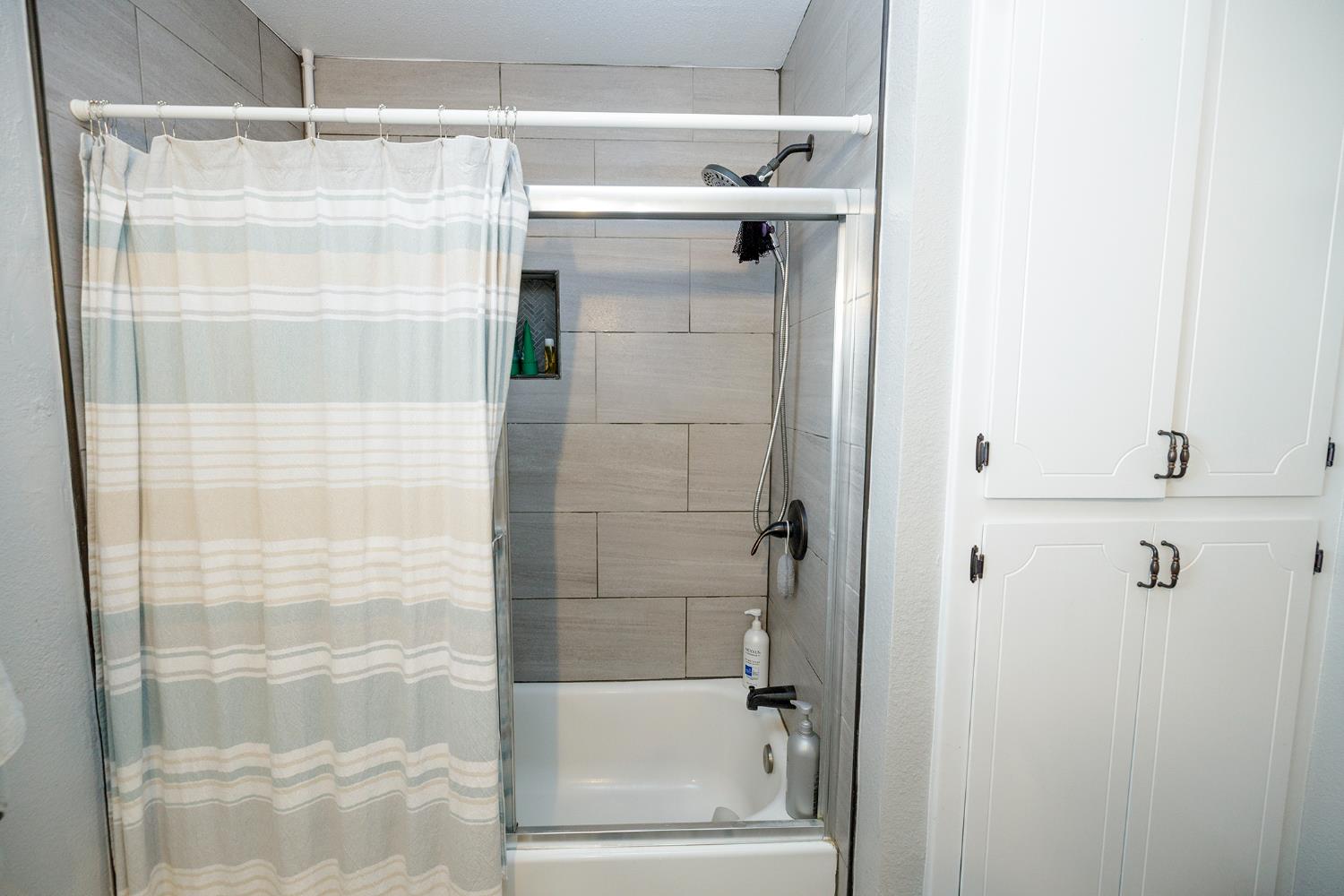 10606 Pioneer Ave, Oakdale, CA 95361