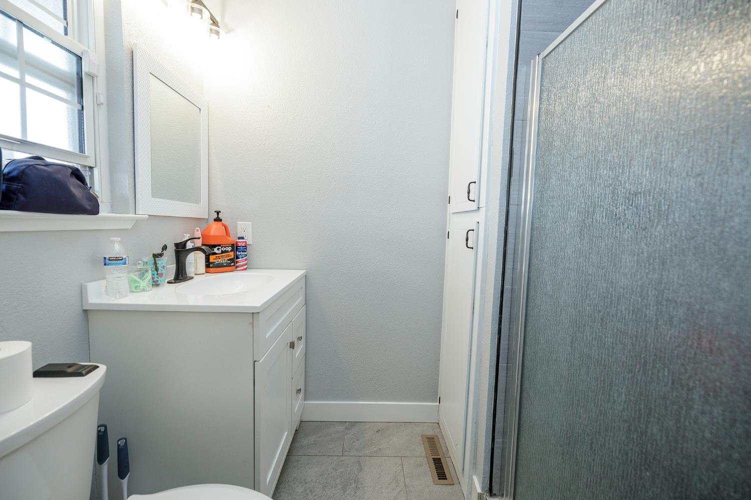 10606 Pioneer Ave, Oakdale, CA 95361