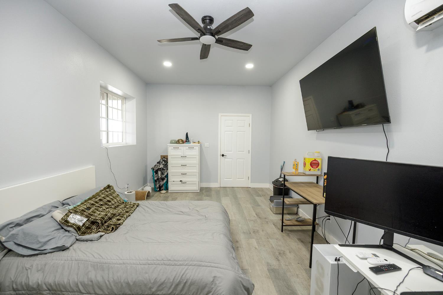 10606 Pioneer Ave, Oakdale, CA 95361