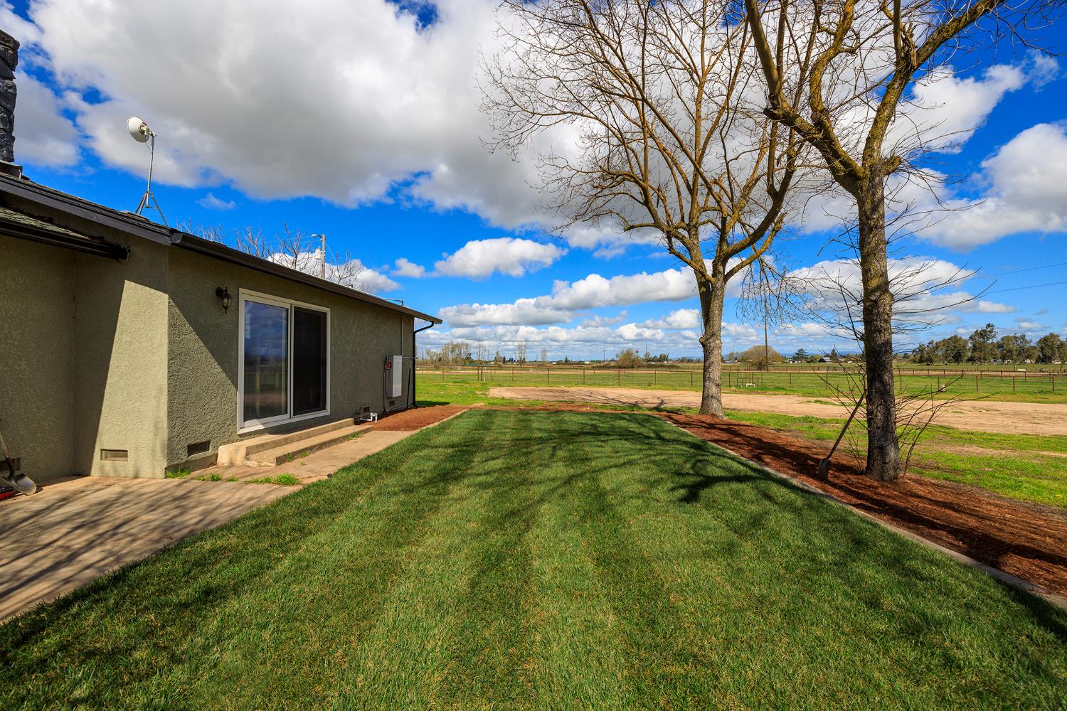 10606 Pioneer Ave, Oakdale, CA 95361