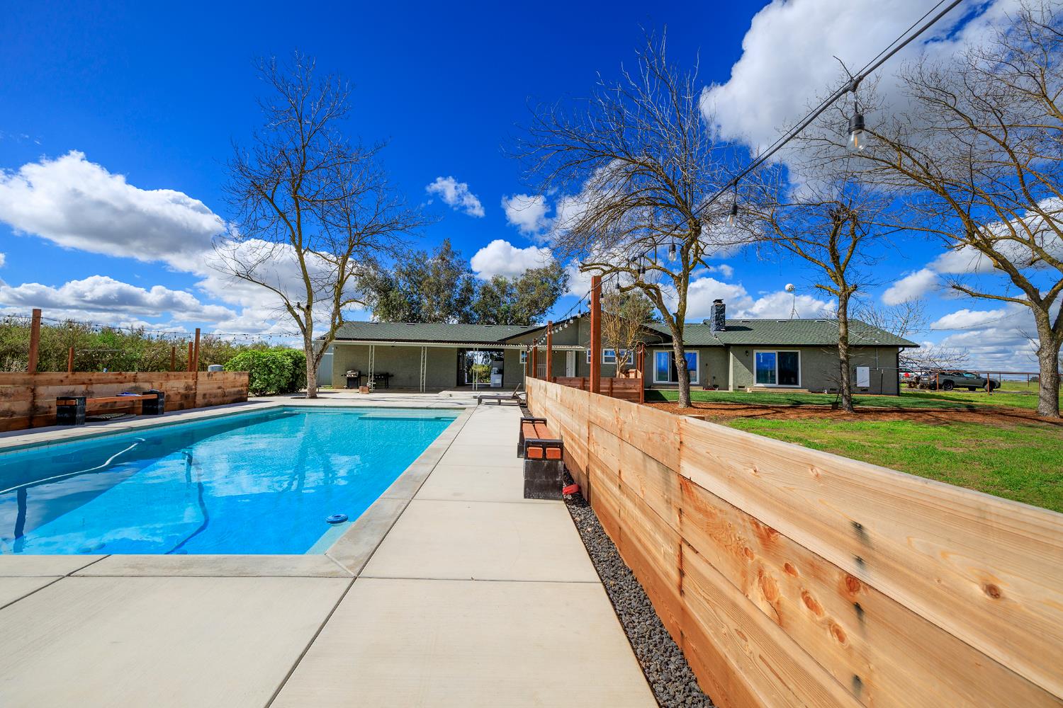 10606 Pioneer Ave, Oakdale, CA 95361