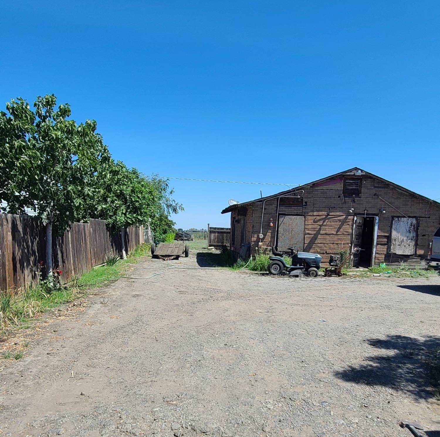 8794 blossom Ave, Dos Palos, CA 93620