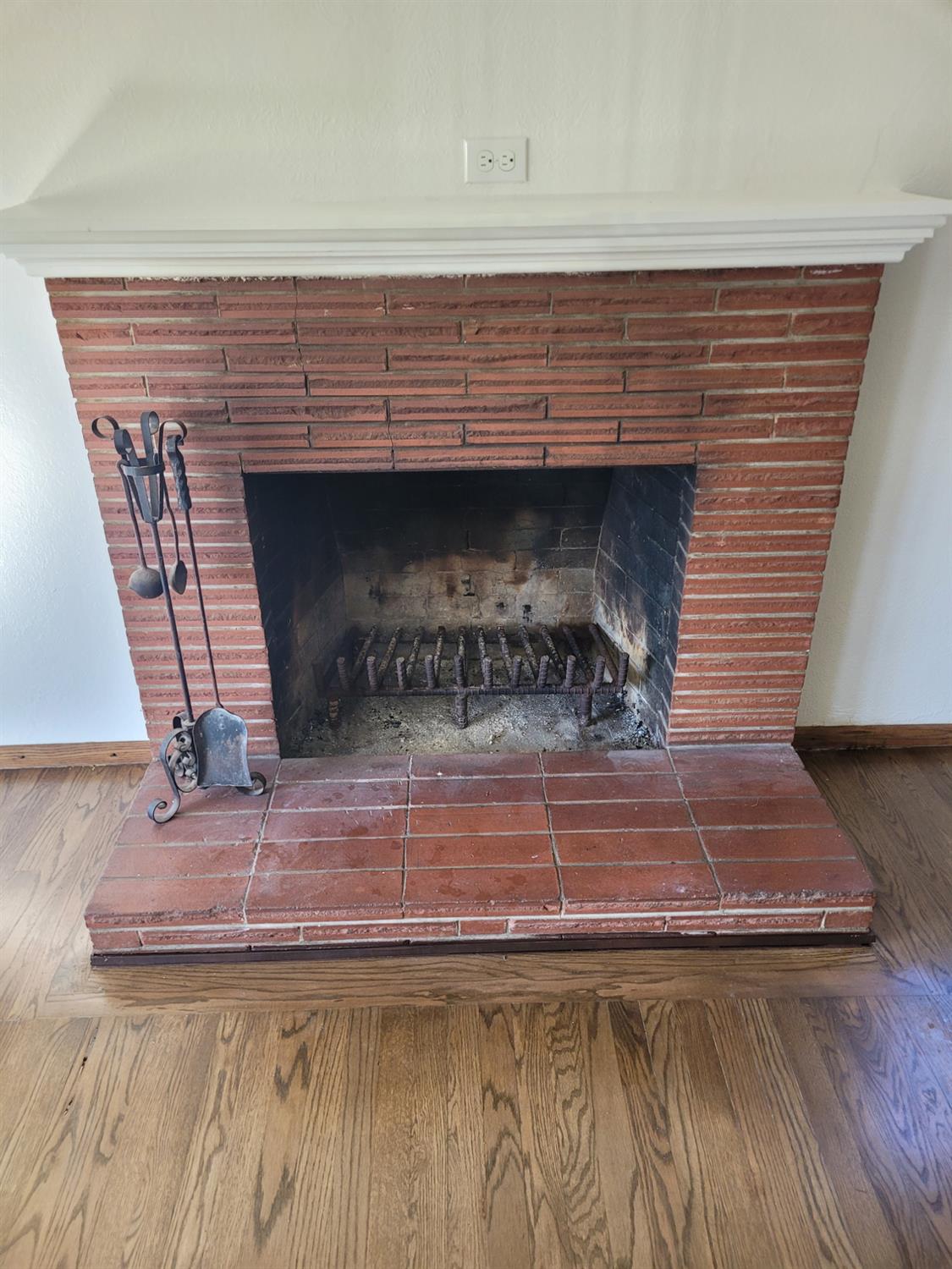 1310 Crescent Dr, Modesto, CA 95350