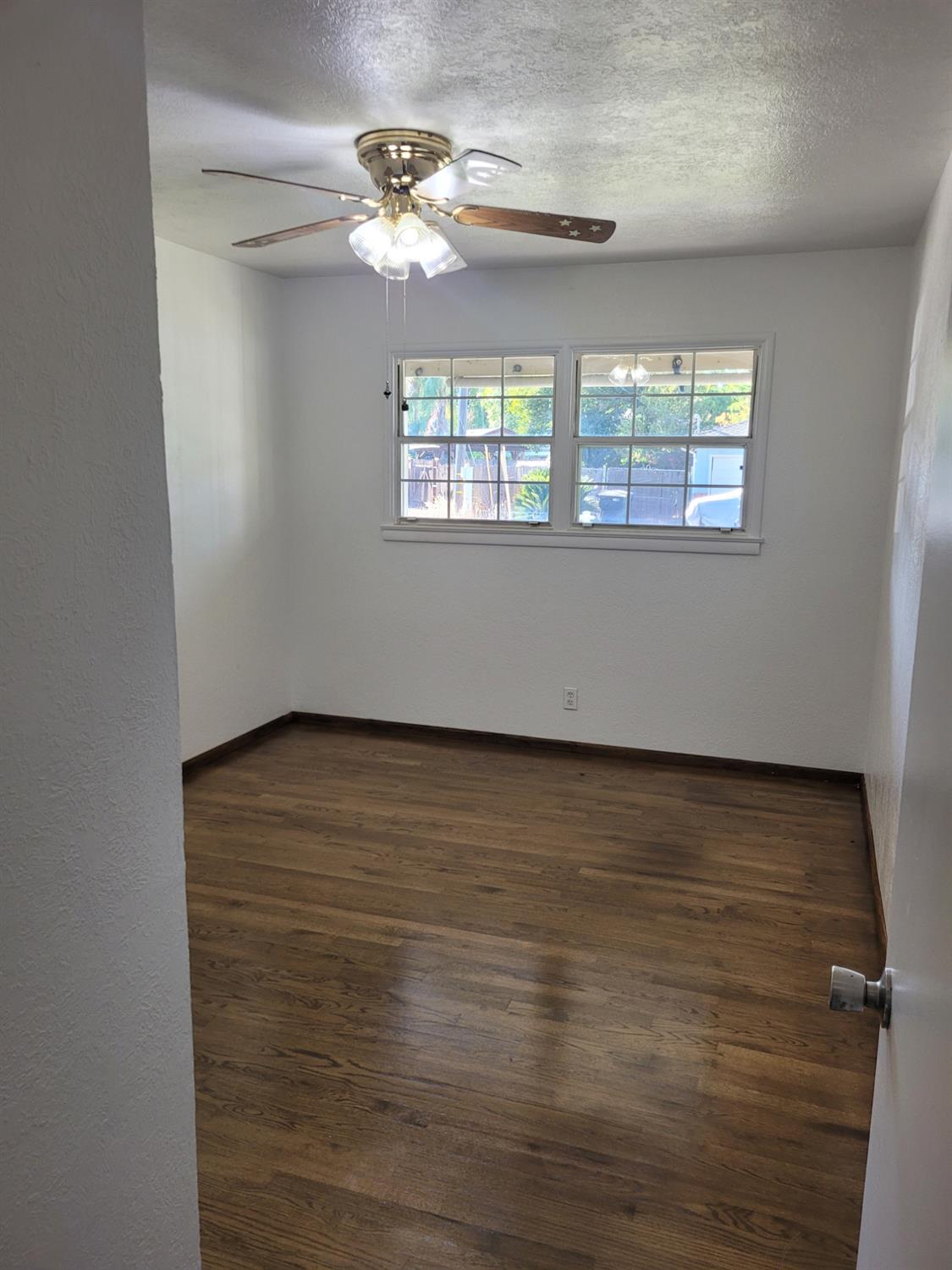 1310 Crescent Dr, Modesto, CA 95350