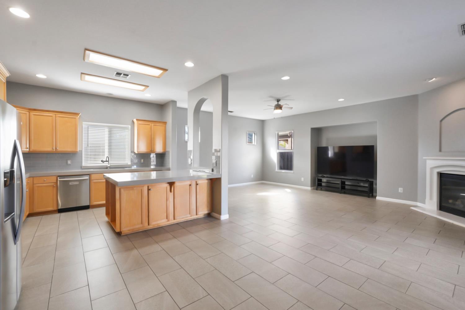 975 Briarwood Dr, Livingston, CA 95334