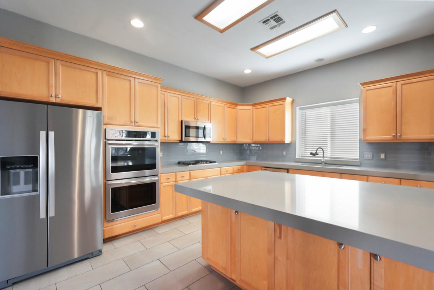 975 Briarwood Dr, Livingston, CA 95334