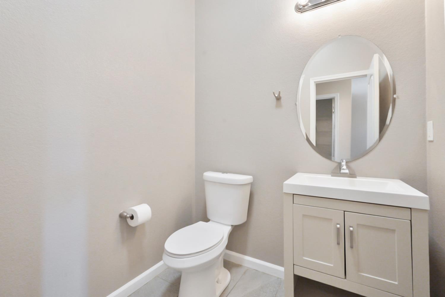 975 Briarwood Dr, Livingston, CA 95334