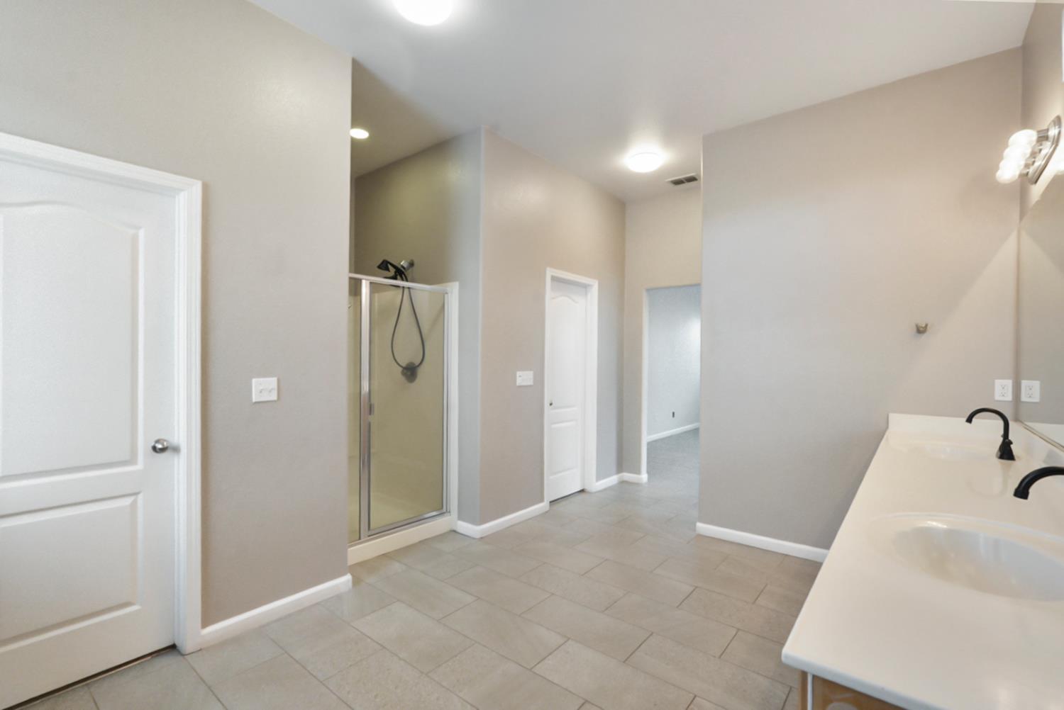 975 Briarwood Dr, Livingston, CA 95334