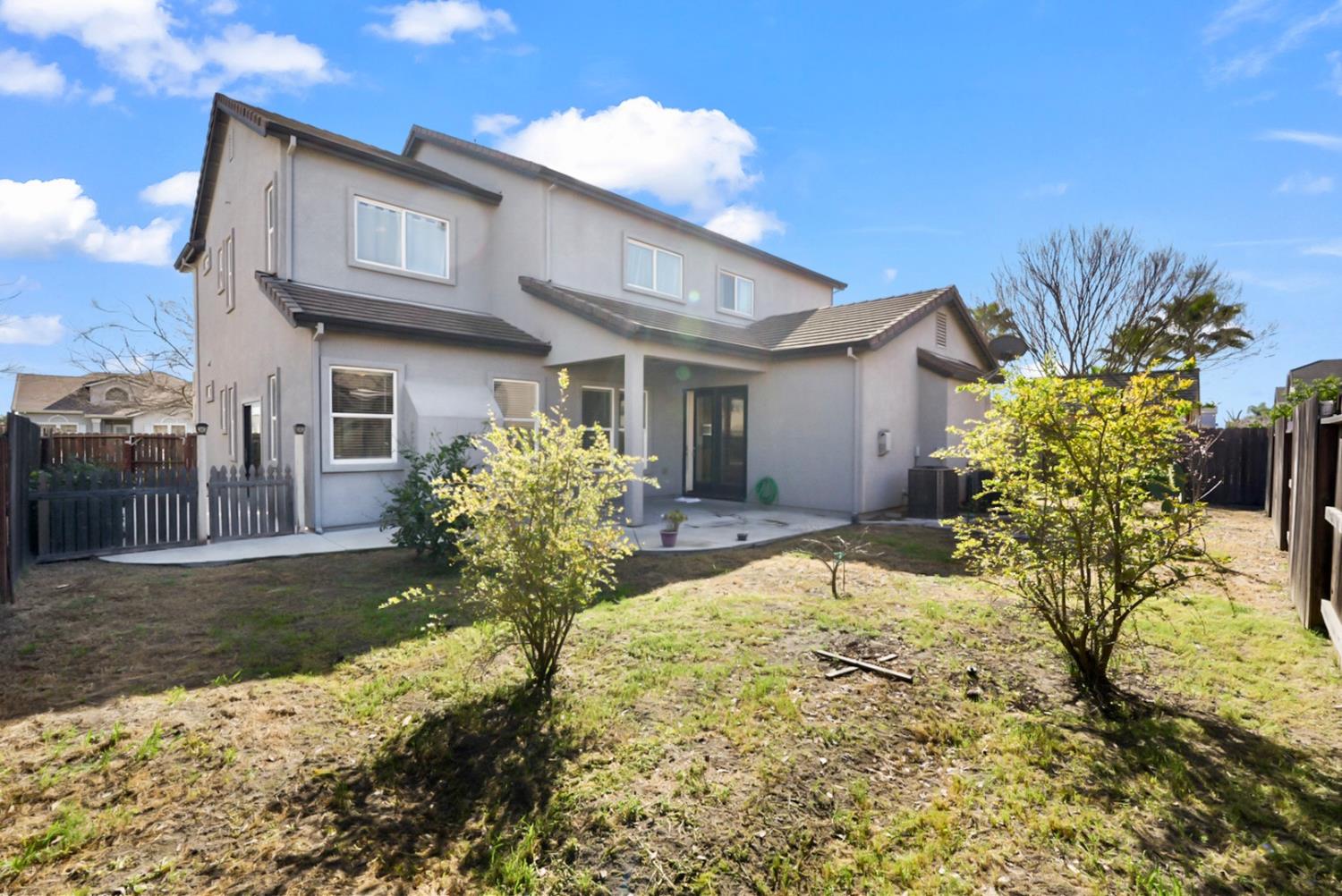 975 Briarwood Dr, Livingston, CA 95334