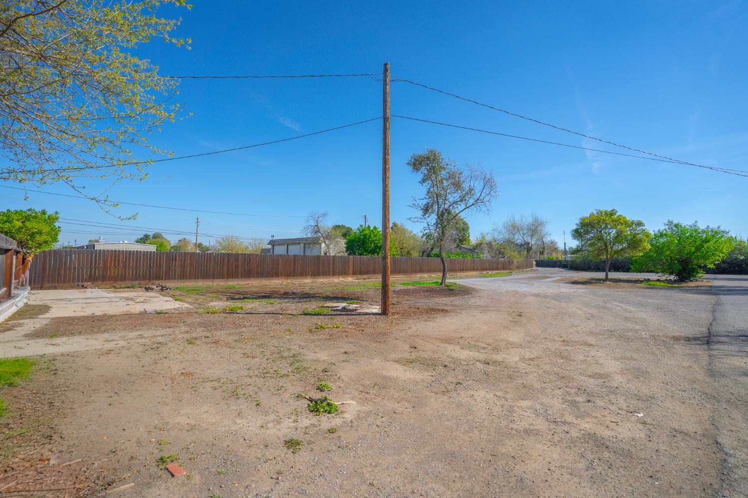 1725 E Pacheco Blvd, Los Banos, CA 93635