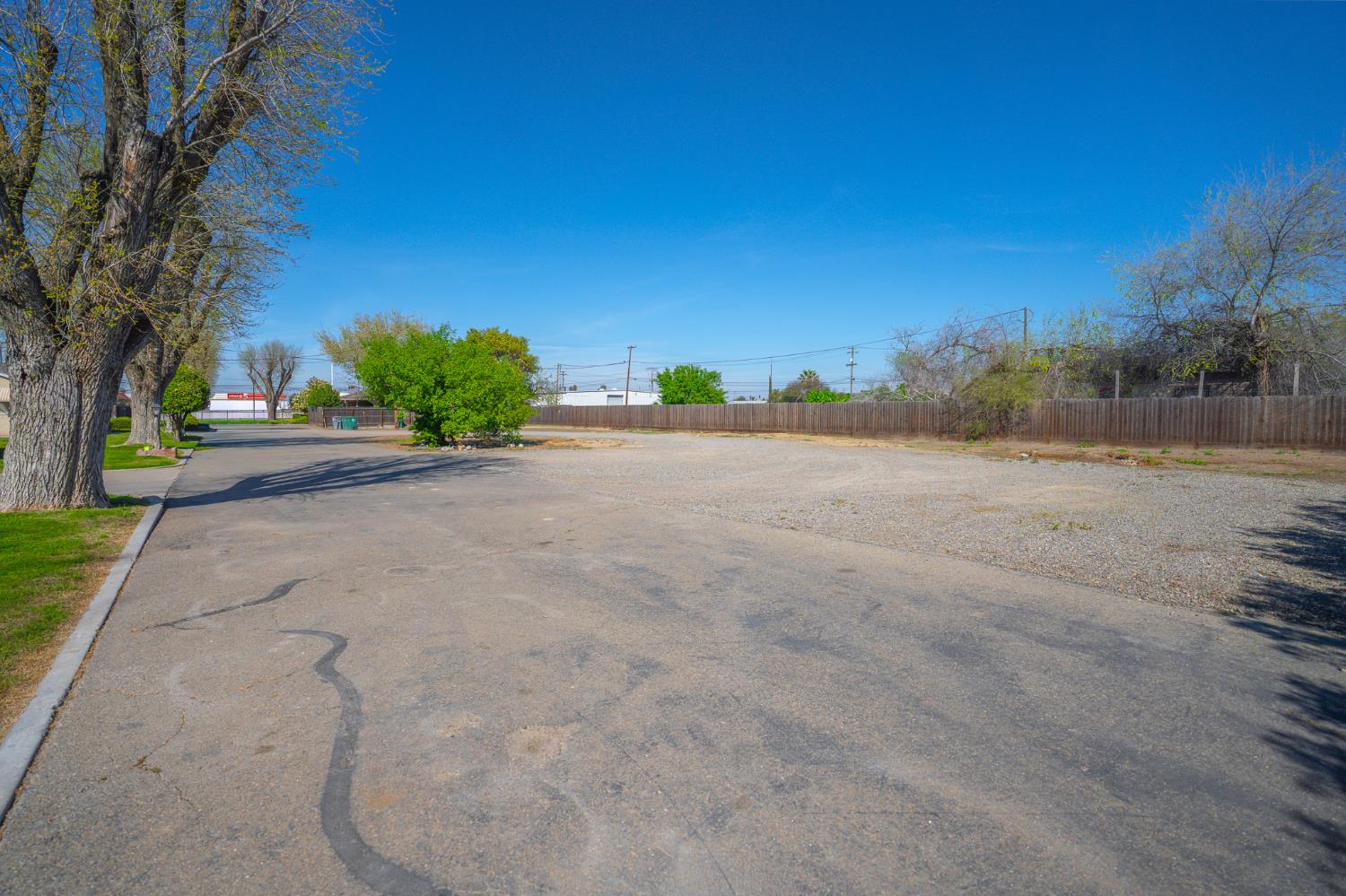 1725 E Pacheco Blvd, Los Banos, CA 93635