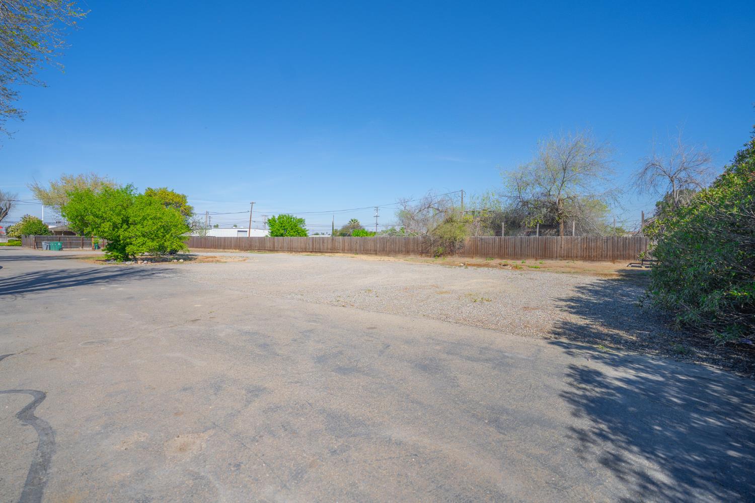 1725 E Pacheco Blvd, Los Banos, CA 93635