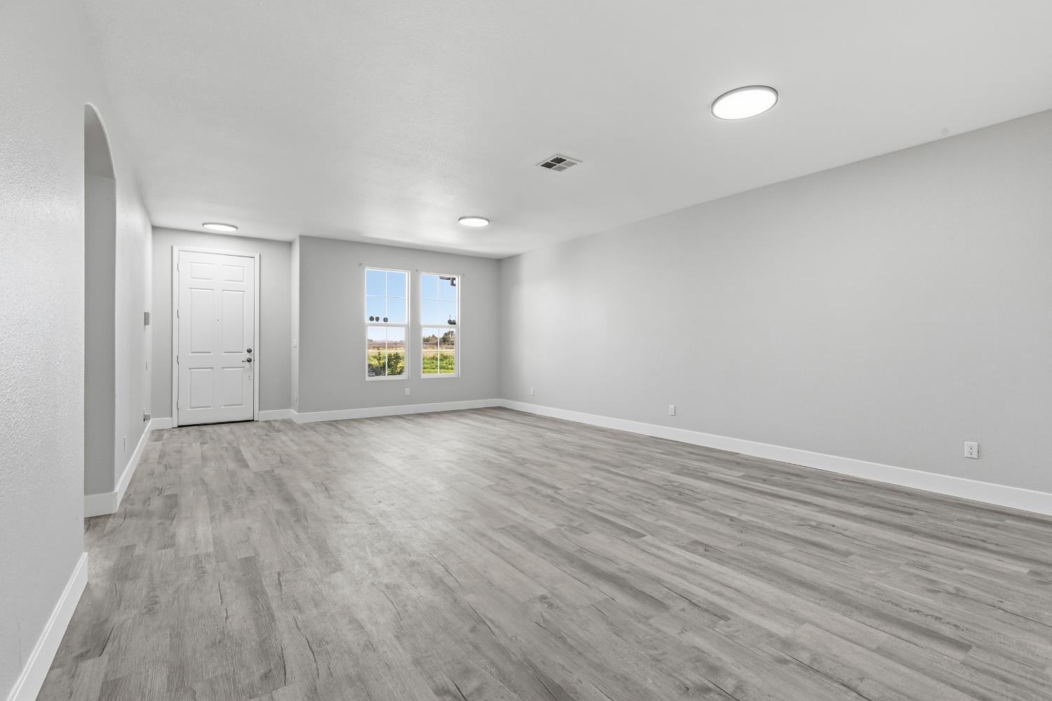 357 Wolfpack Ct, Patterson, CA 95363