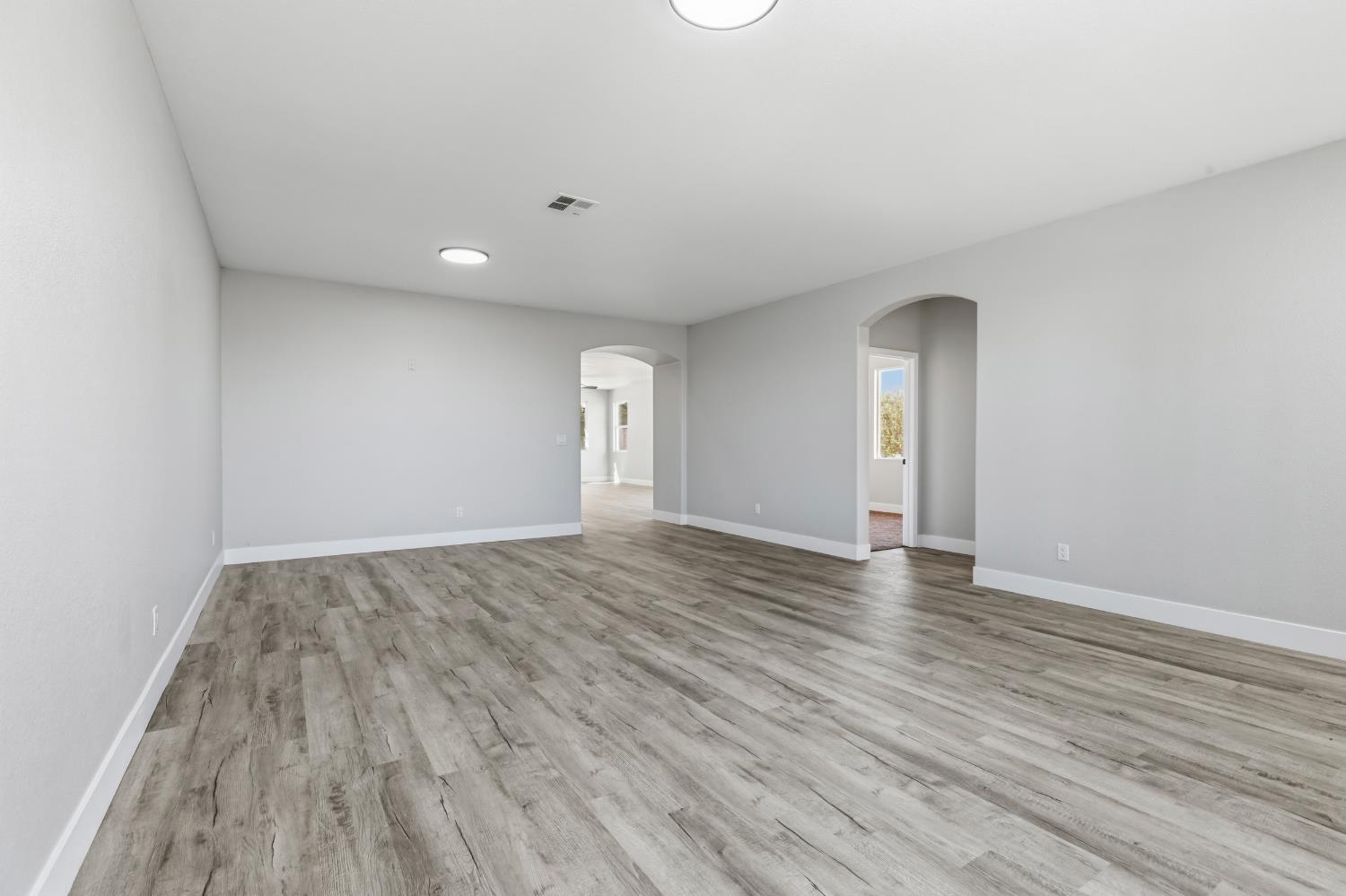 357 Wolfpack Ct, Patterson, CA 95363