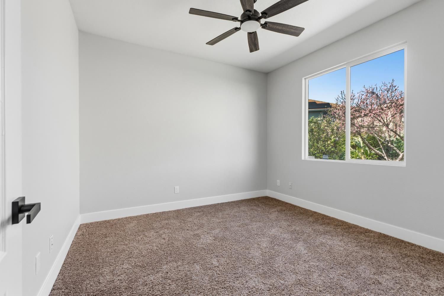 357 Wolfpack Ct, Patterson, CA 95363