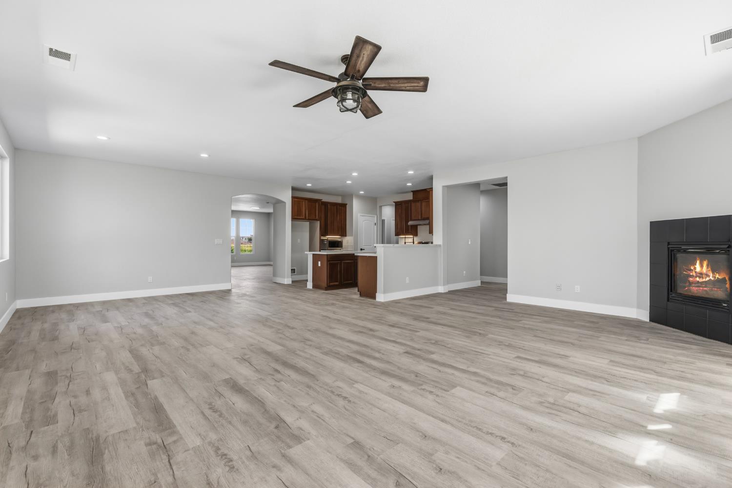 357 Wolfpack Ct, Patterson, CA 95363