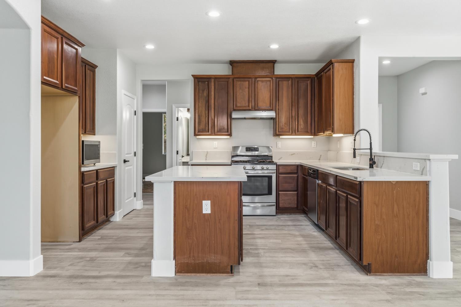 357 Wolfpack Ct, Patterson, CA 95363