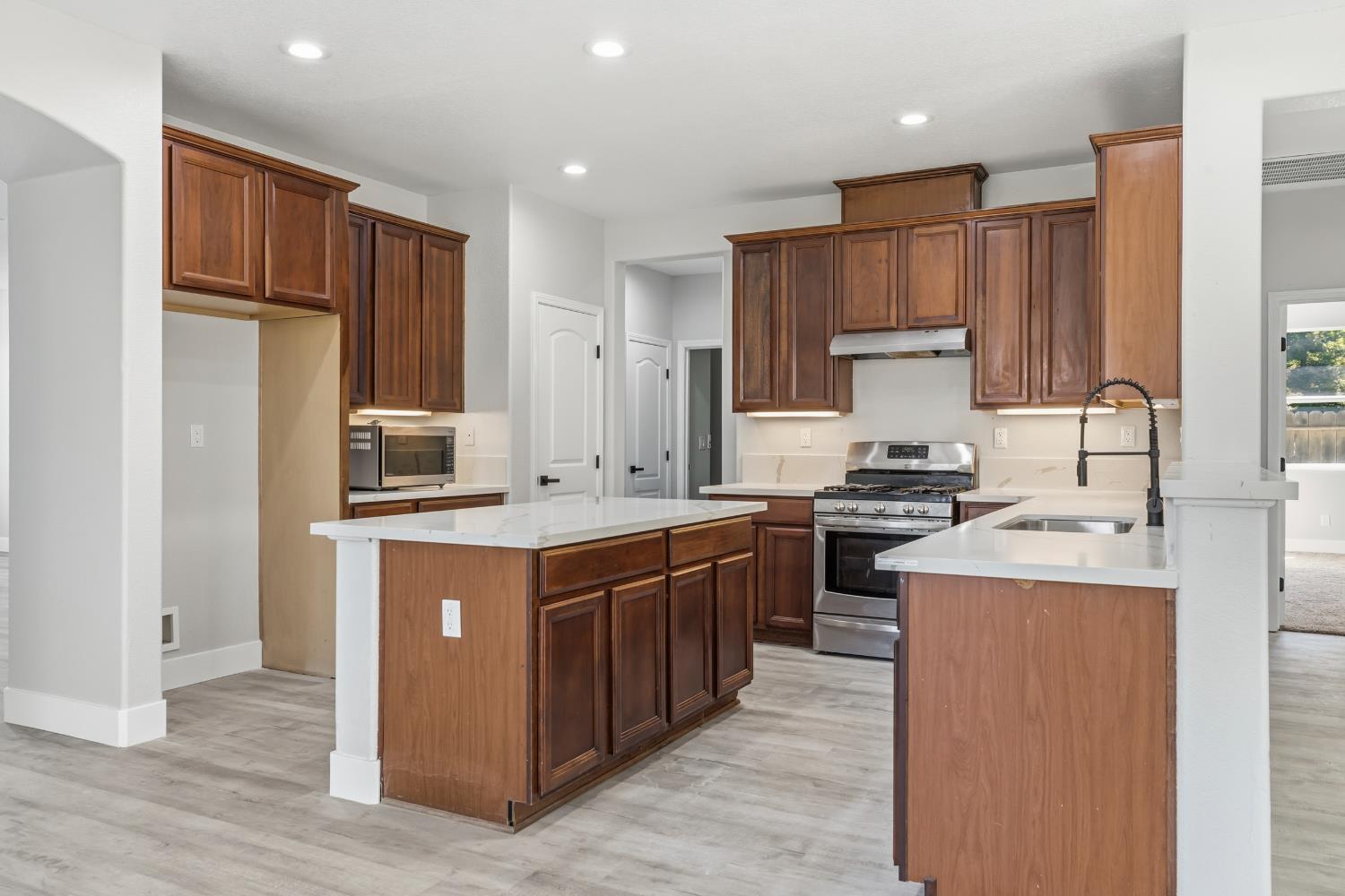 357 Wolfpack Ct, Patterson, CA 95363