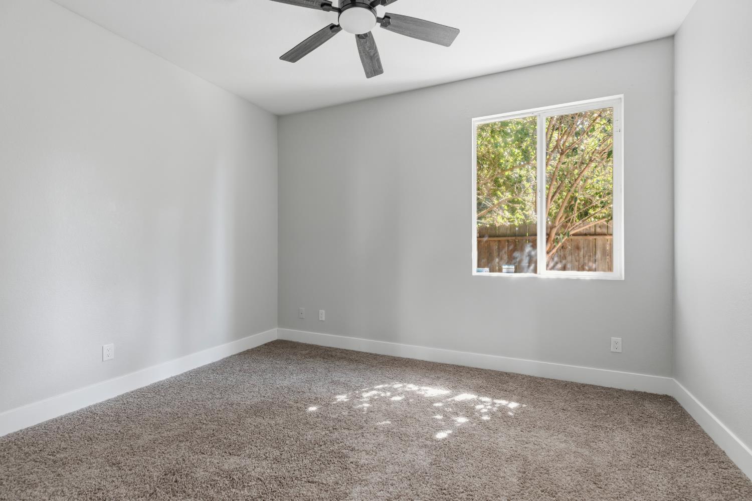 357 Wolfpack Ct, Patterson, CA 95363