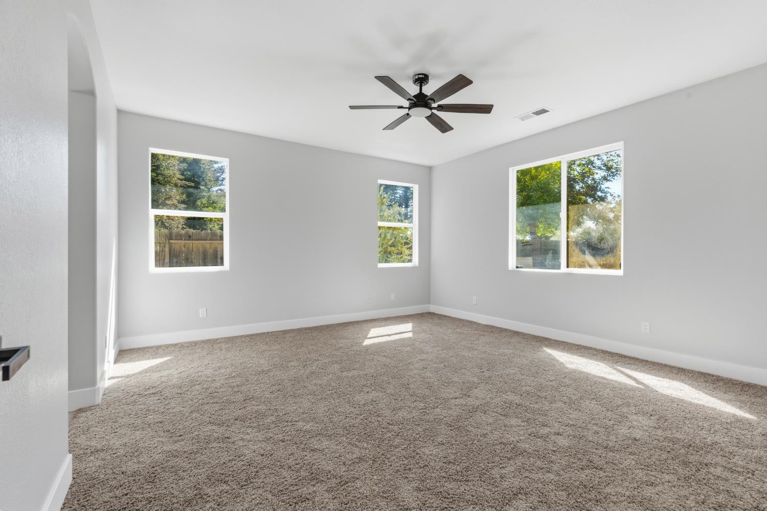 357 Wolfpack Ct, Patterson, CA 95363