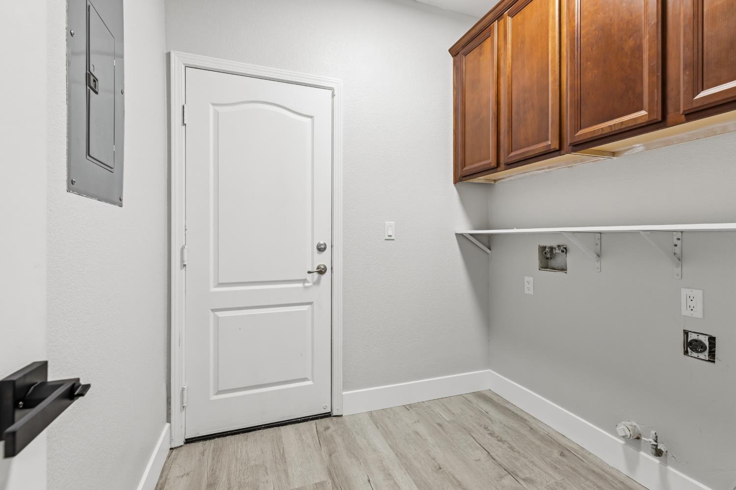 357 Wolfpack Ct, Patterson, CA 95363