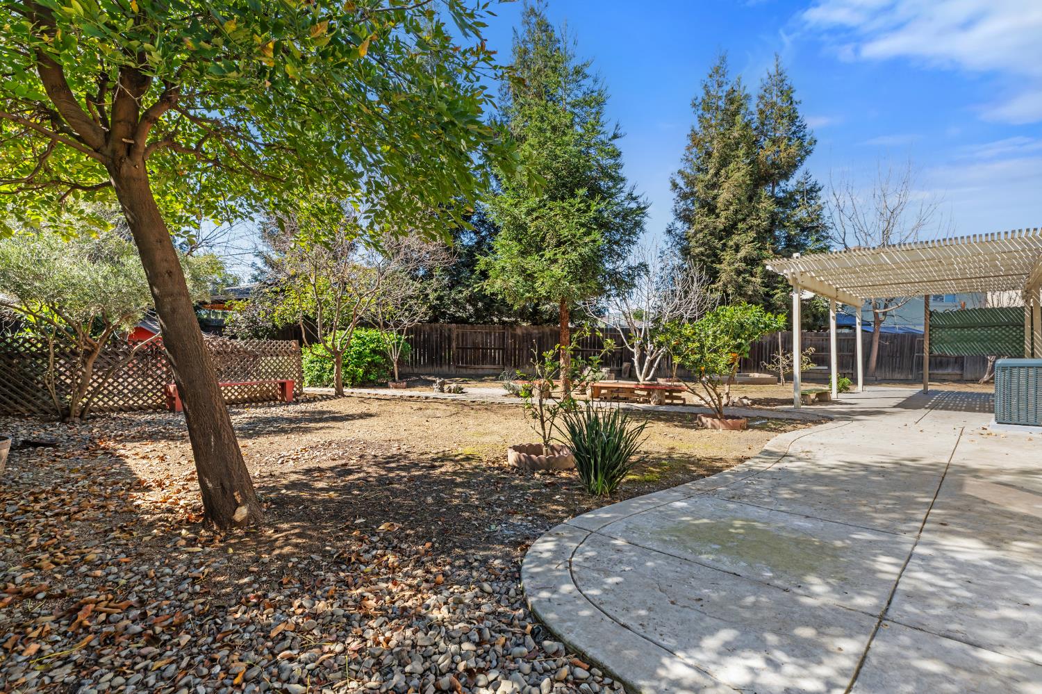 357 Wolfpack Ct, Patterson, CA 95363