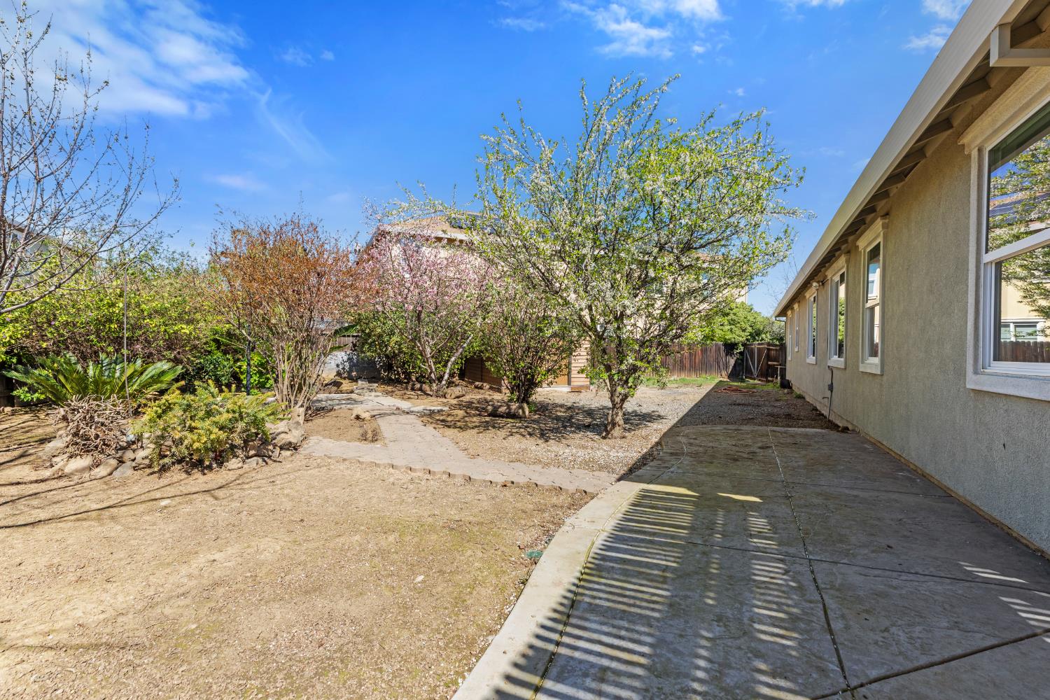 357 Wolfpack Ct, Patterson, CA 95363