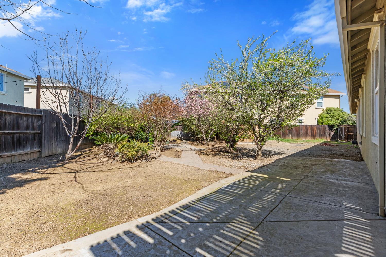 357 Wolfpack Ct, Patterson, CA 95363