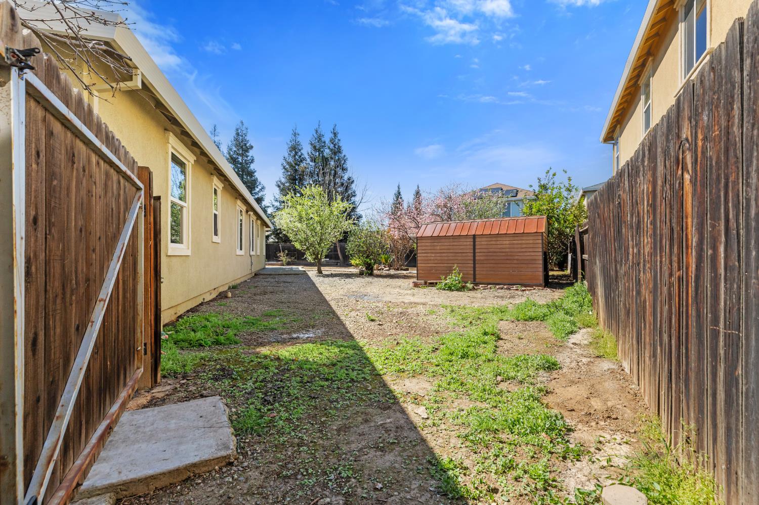 357 Wolfpack Ct, Patterson, CA 95363
