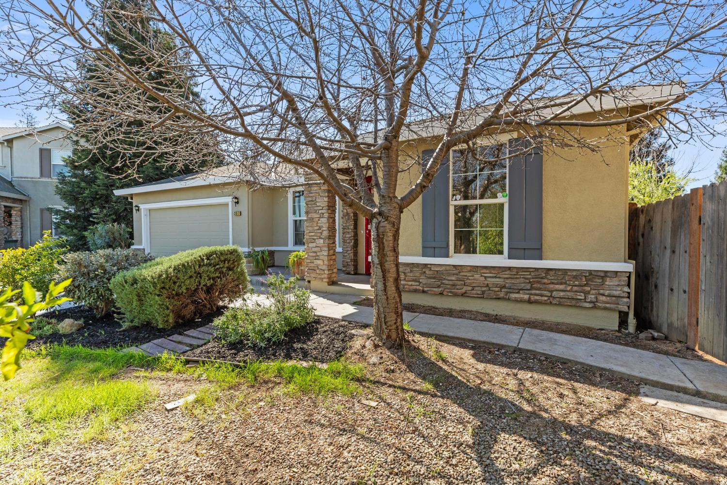 357 Wolfpack Ct, Patterson, CA 95363