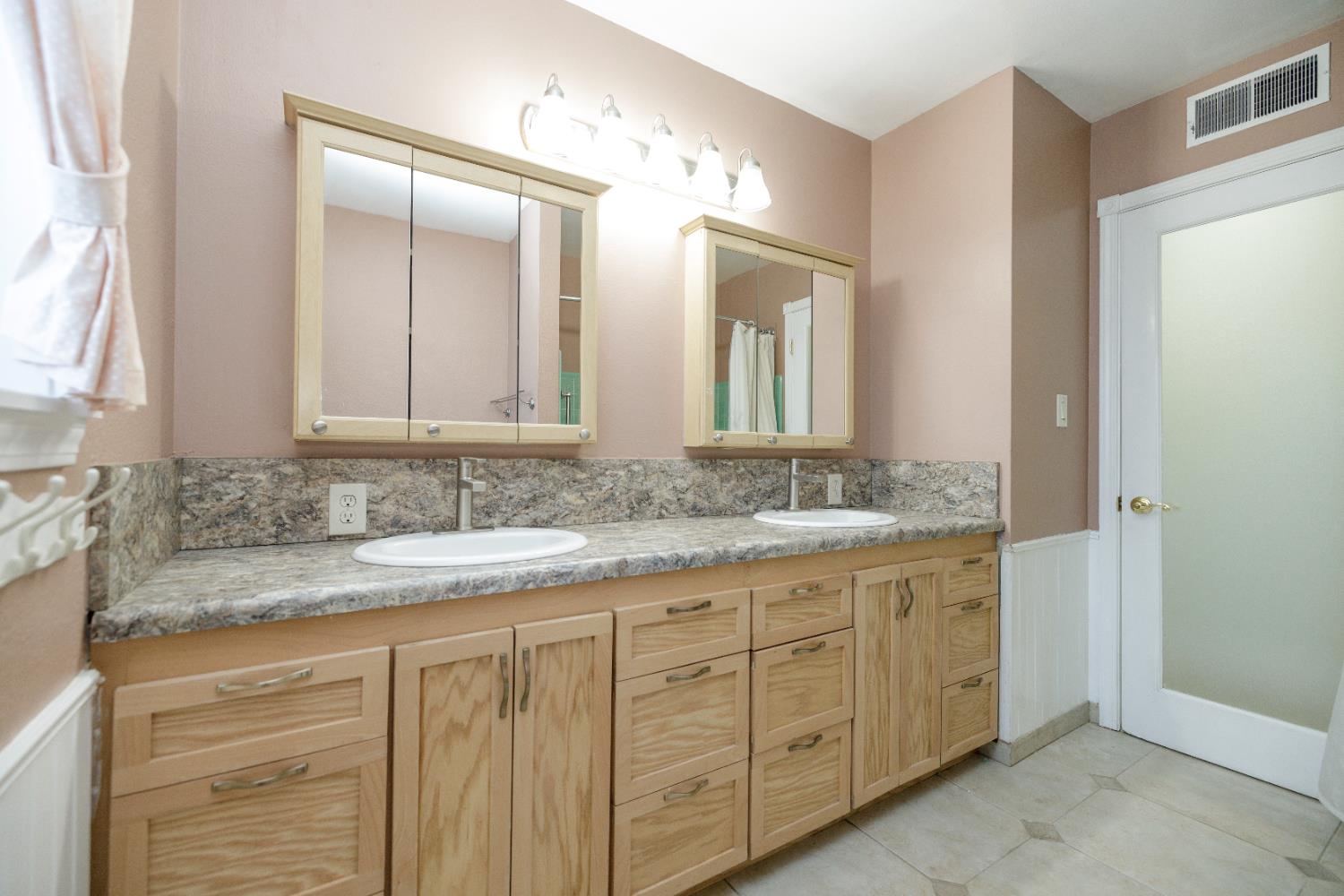 1618 Linwood Dr, Modesto, CA 95350